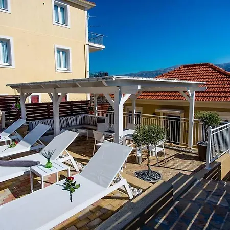 Avocado Offering Peace And Relaxation Argostoli (Kefalonia)